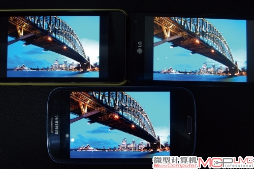 与华为U9508、LG P880屏幕对比，SⅢ显示的图片更为细腻真切。