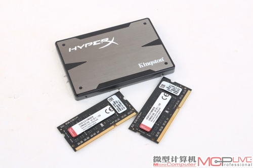 GR8一侧的侧板可通过免工具的卡扣方式取下，取下后玩家可以自由升级硬盘/SSD和内存(笔记本电脑内存)。GR8预装的是金士顿HyperX高性能内存与HyperX高性能SSD。作为X联盟的合作伙伴，金士顿HyperX的产品也为GR8的整体性能增色不少。